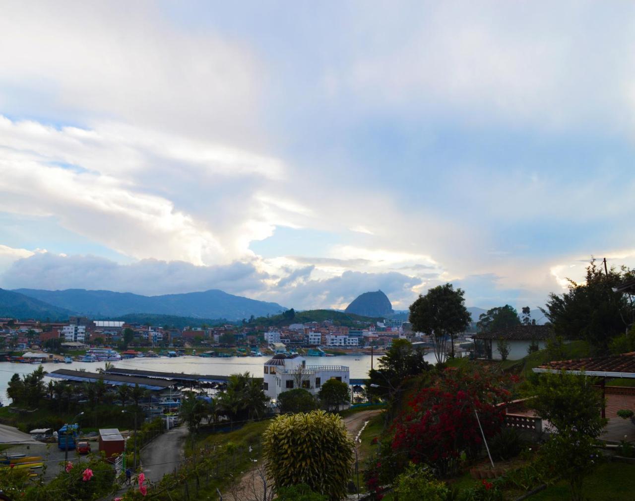 Balcones De La Casona Hotel Guatape Bagian luar foto